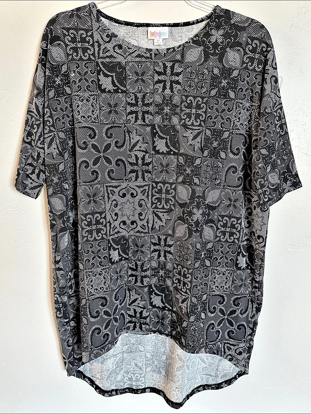 LuLaRoe Classic T Abstract Print Tunic XS